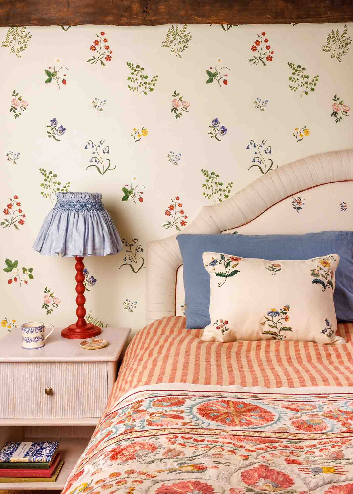 Herbarium Wildflower Wallpaper ~ Ivory