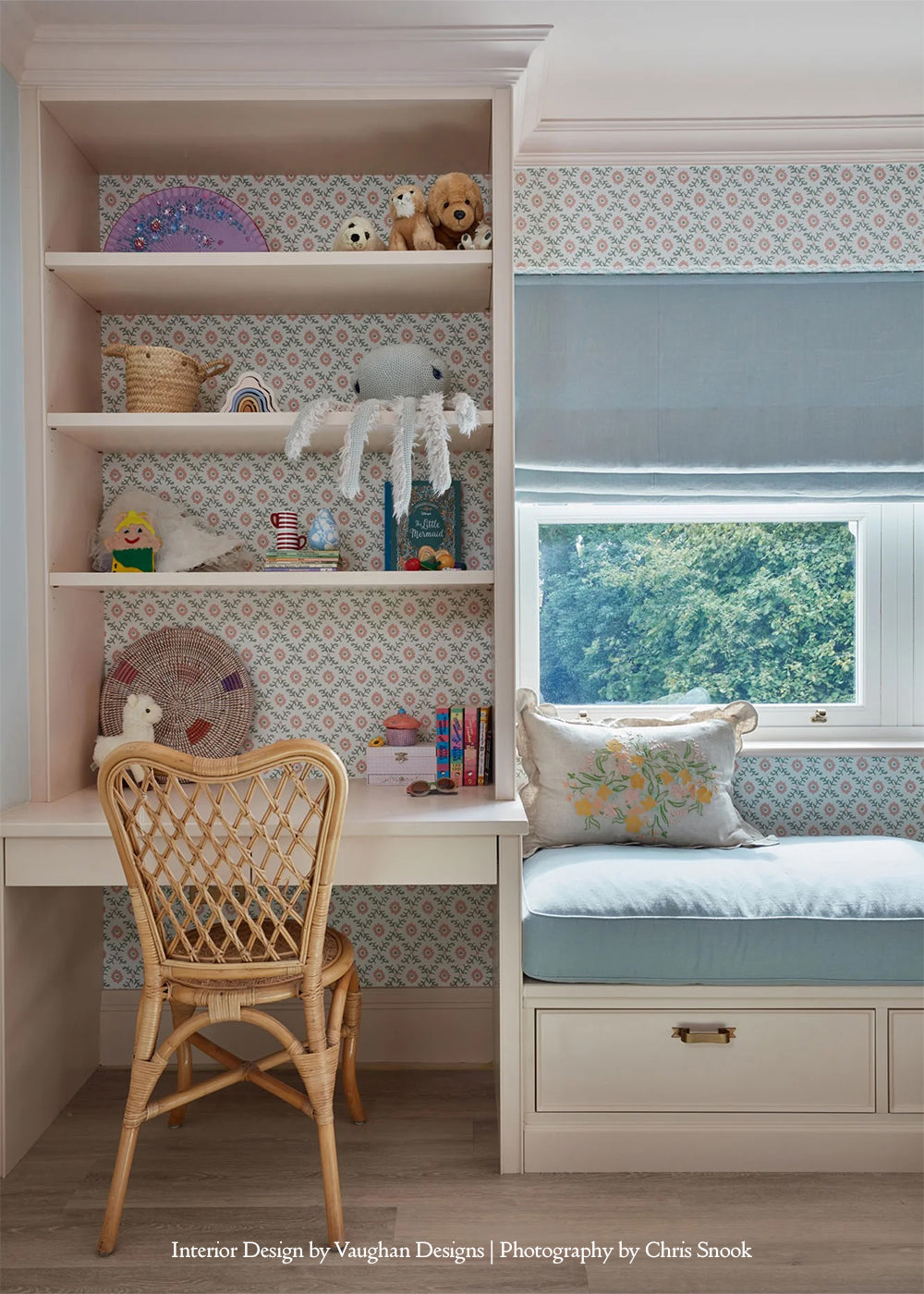 Folk Flower Wallpaper ~ Pink / Green