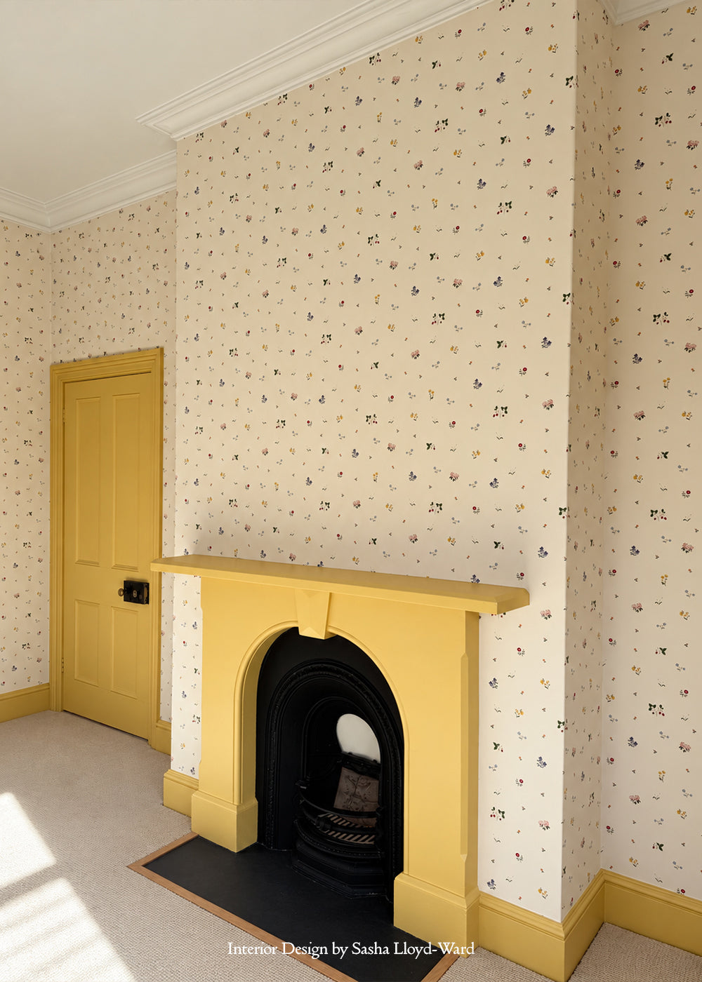 Herbarium Ditsy Wallpaper ~ Ivory