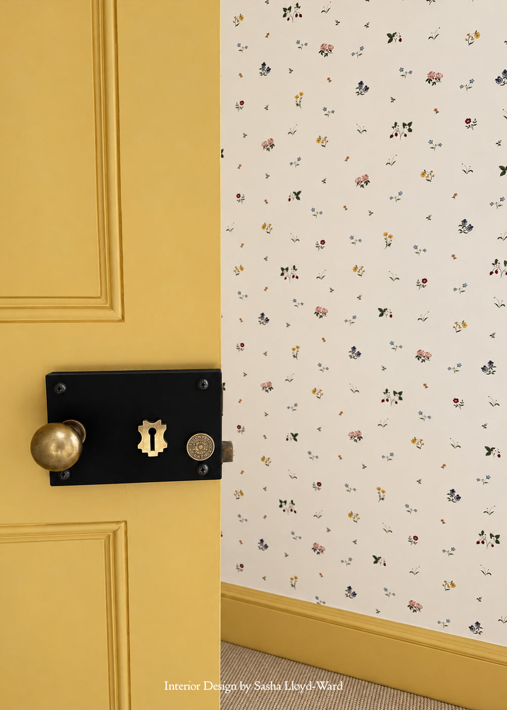 Herbarium Ditsy Wallpaper ~ Ivory