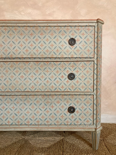 Harlequin_Chest_tess_newall_decorative_painted_furniture