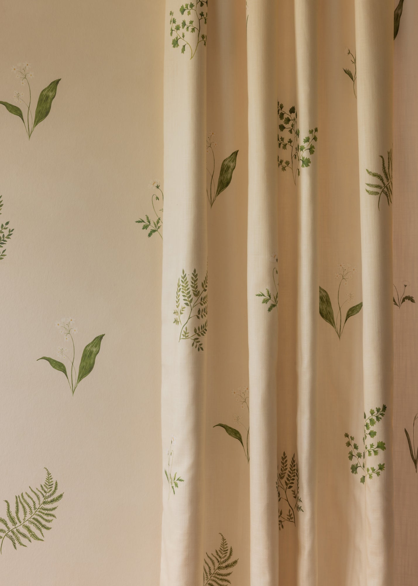 Herbarium Forest Fabric ~Ivory