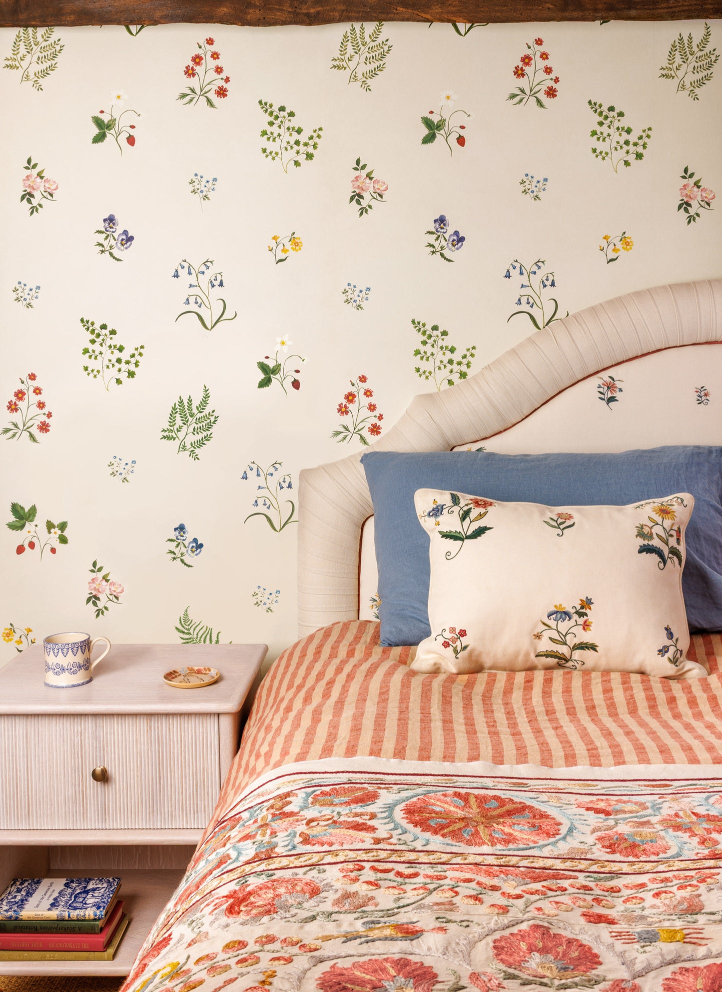 Herbarium Wildflower Wallpaper ~ Ivory