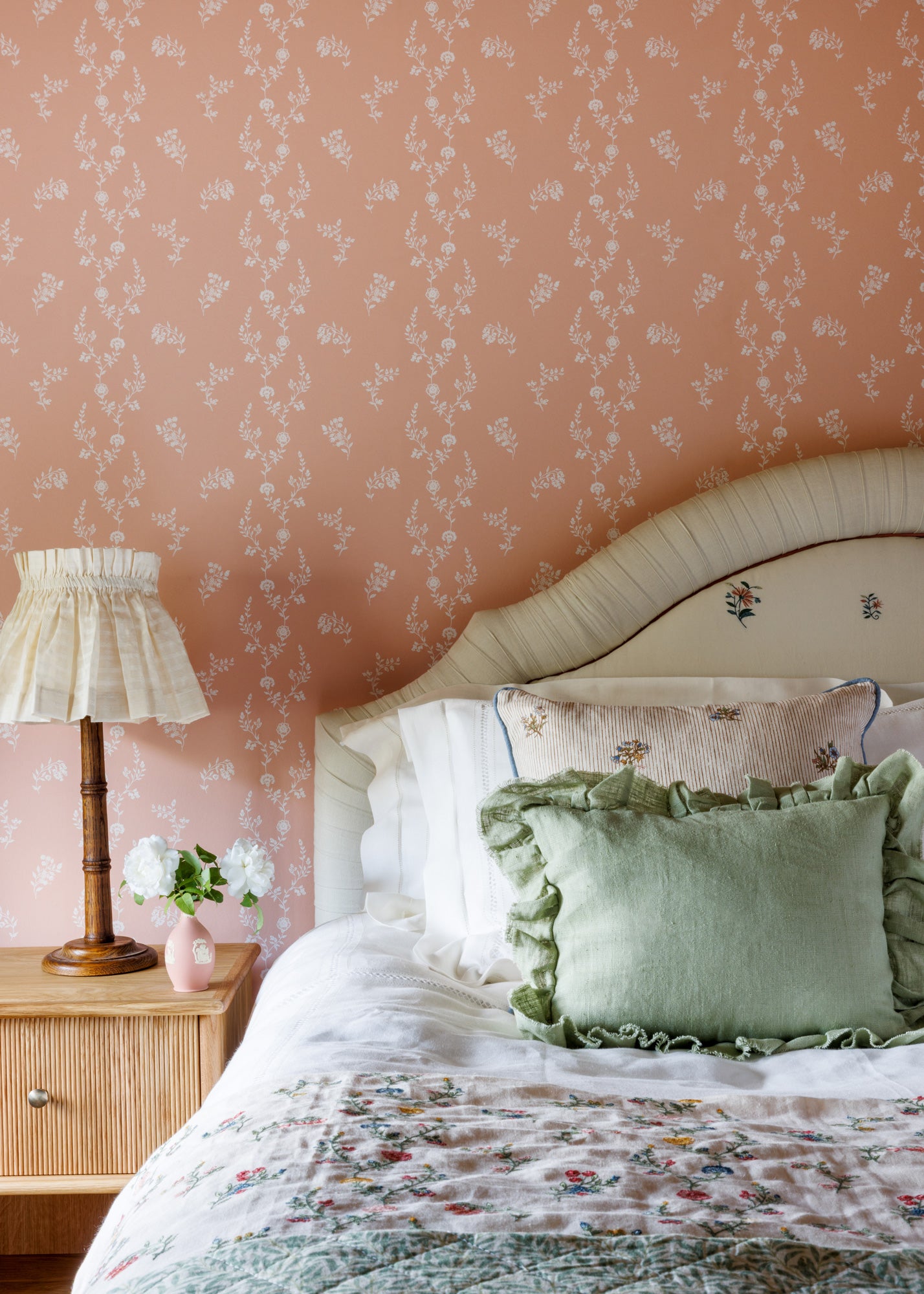 Indienne Lace Wallpaper ~ Rose Pink