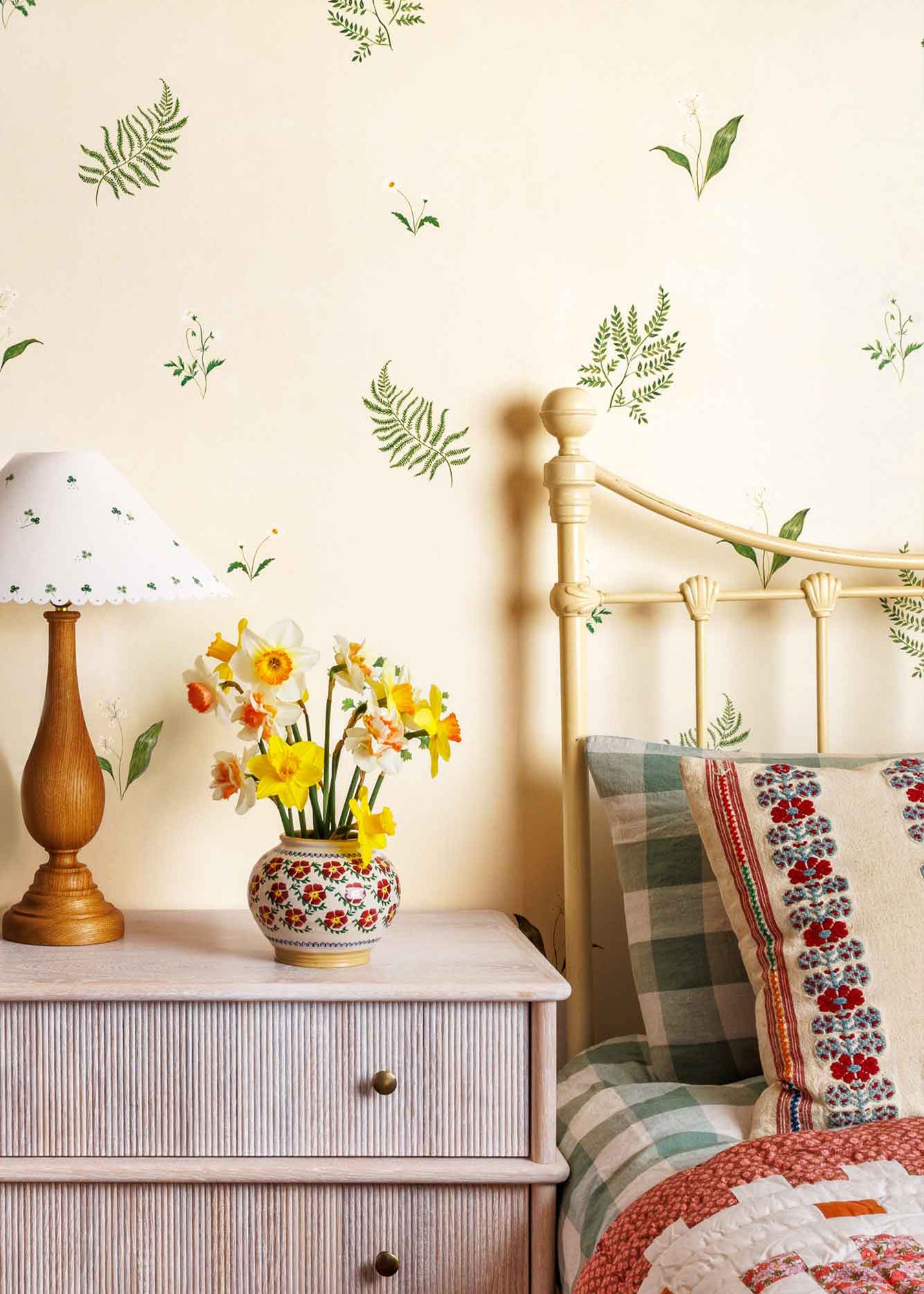 Herbarium Forest Wallpaper ~ Ivory