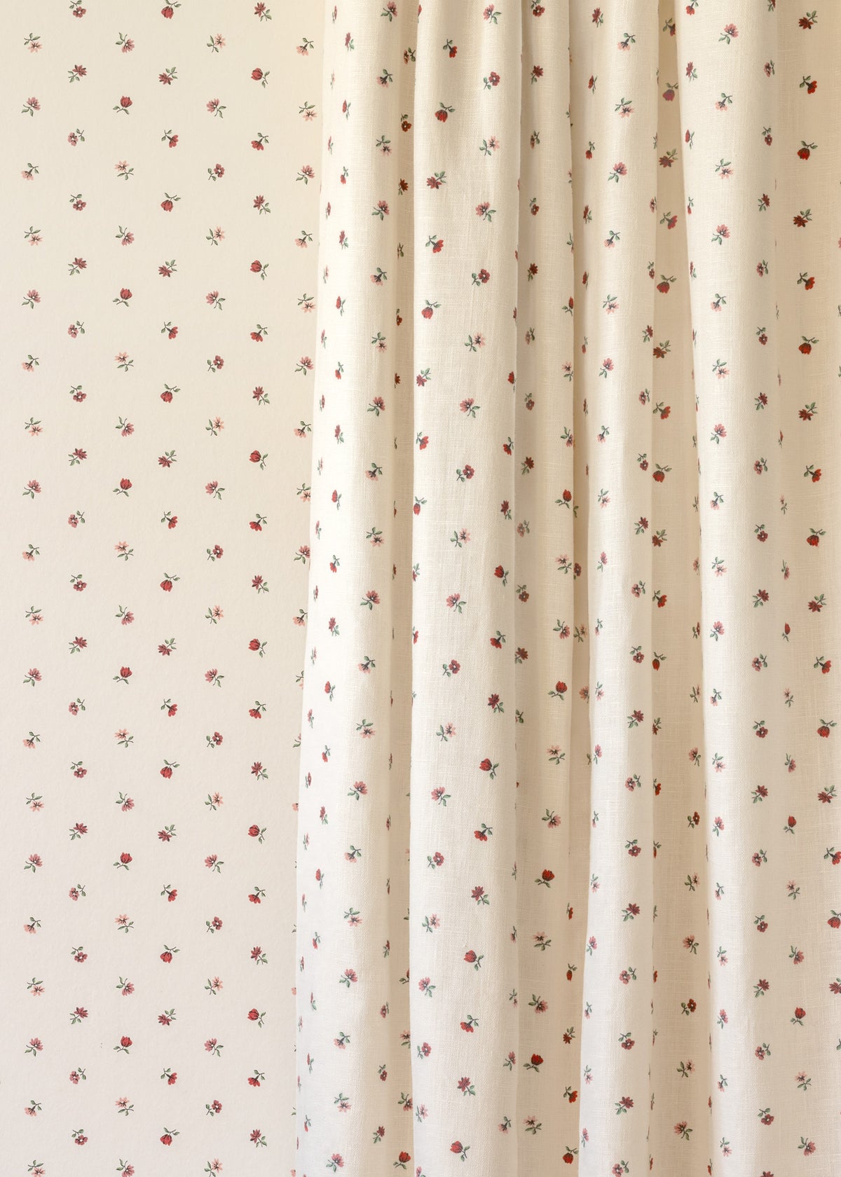 Petites Fleurs Linen Fabric ~ Berry